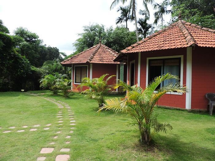 Sunbird Garden Resort Krishnagiri ภายนอก รูปภาพ