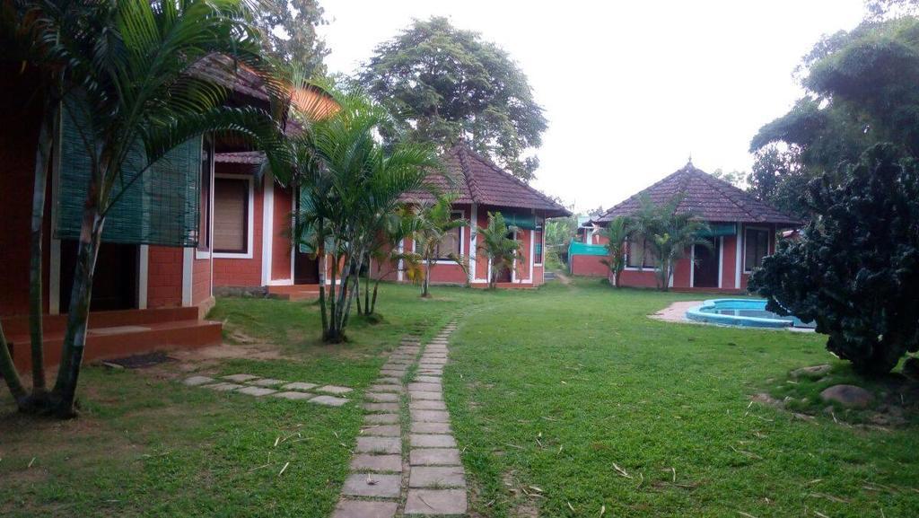 Sunbird Garden Resort Krishnagiri ภายนอก รูปภาพ